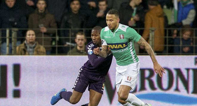 紧随其后 紧随其后