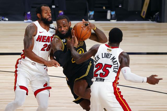 中场主导与 中场主导与